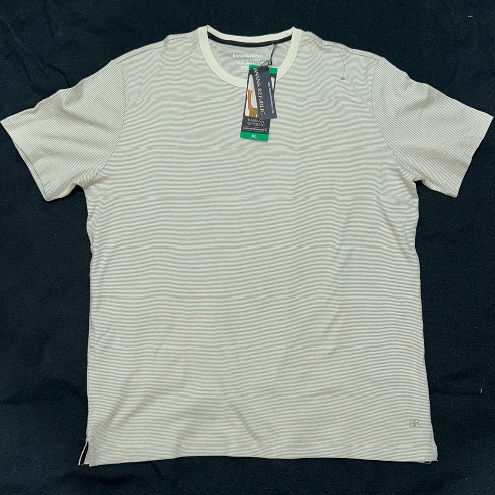 Banana Republic Beige Short Sleeve Tee
100% Cotton 
New With Tags